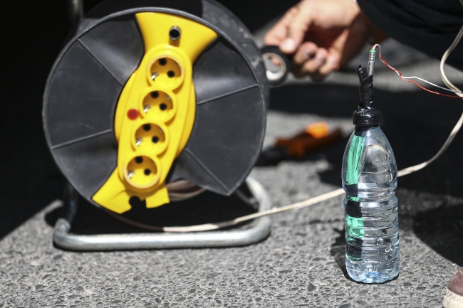 Bomba imha ekipleri canları pahasına görev başında