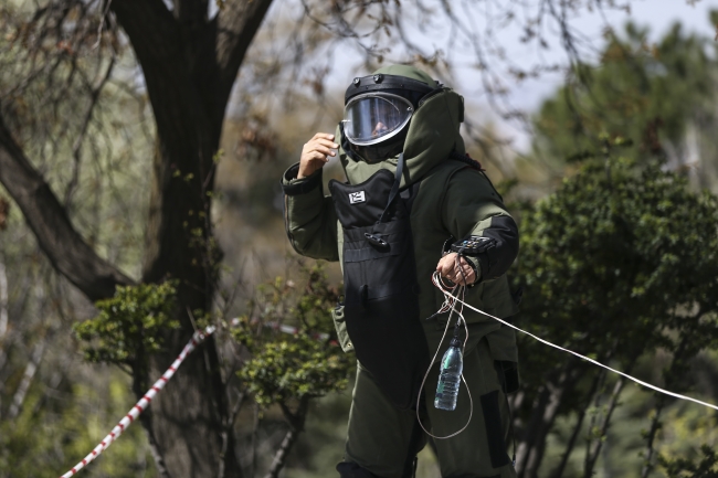 Bomba imha ekipleri canları pahasına görev başında