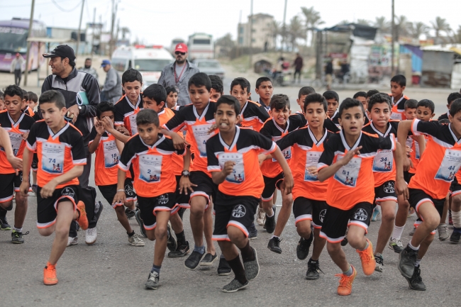 Gazzeli çocuklar işgal altındaki toprakları için koştu