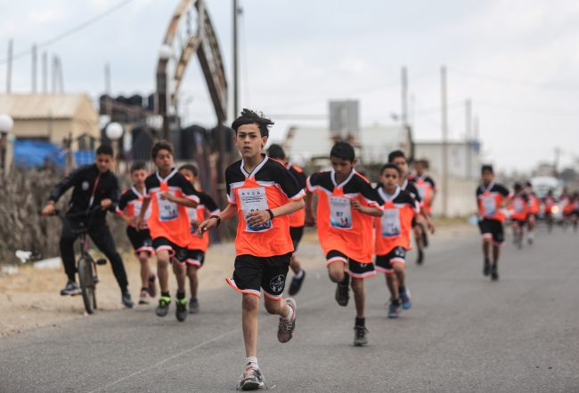Gazzeli çocuklar işgal altındaki toprakları için koştu