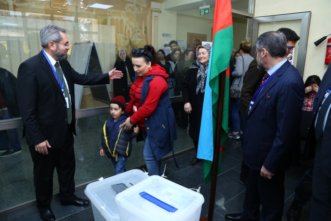 Azerbaycan'da İlham Aliyev yeniden Cumhurbaşkanı