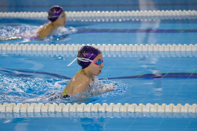 Kulaçlar dostluk için atııldı