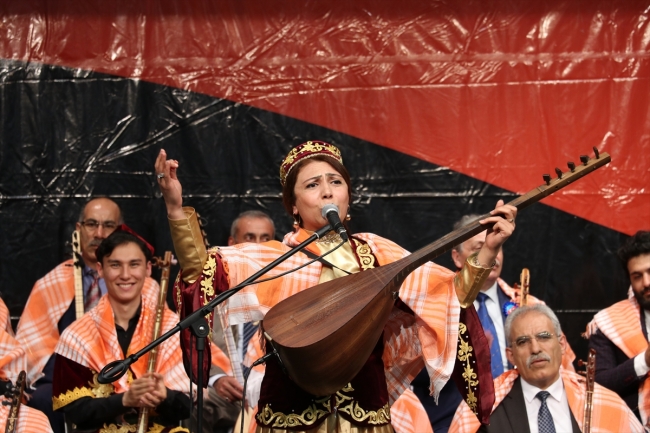 Denizli'de aşıklar sazlarıyla bir geleneği yaşattı