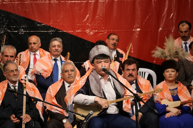 Denizli'de aşıklar sazlarıyla bir geleneği yaşattı