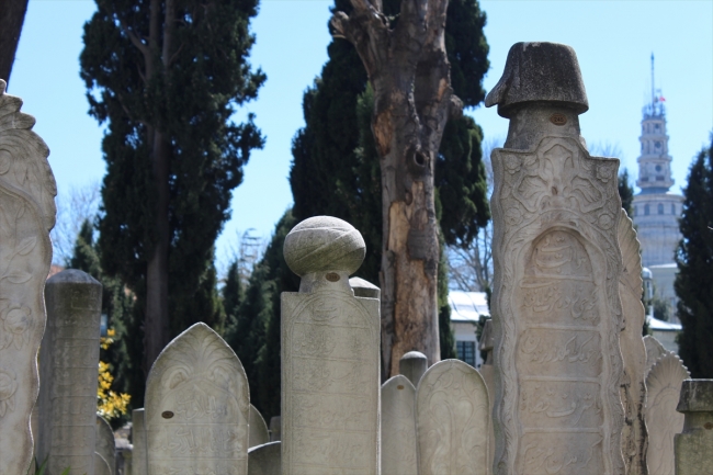 Osmanlı'nın zarafet vesikaları: Mezar taşları