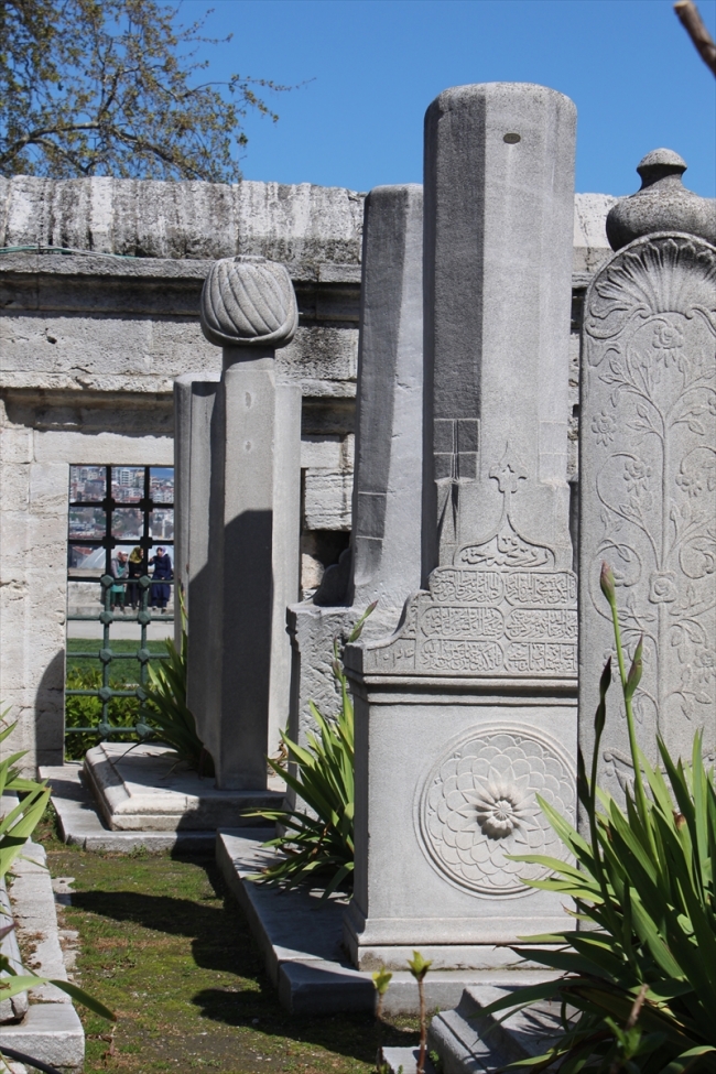 Osmanlı'nın zarafet vesikaları: Mezar taşları