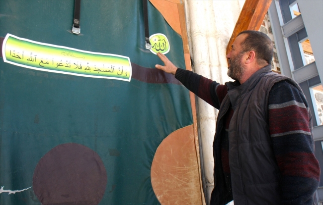 48 yıldır keçeden cami kapısı yapıyor