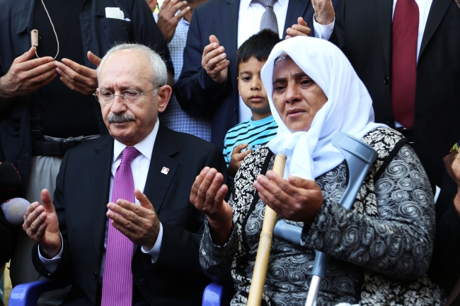 CHP Genel Başkanı Kılıçdaroğlu'ndan şehit ailelerine ziyaret