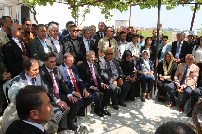 CHP Genel Başkanı Kılıçdaroğlu'ndan şehit ailelerine ziyaret