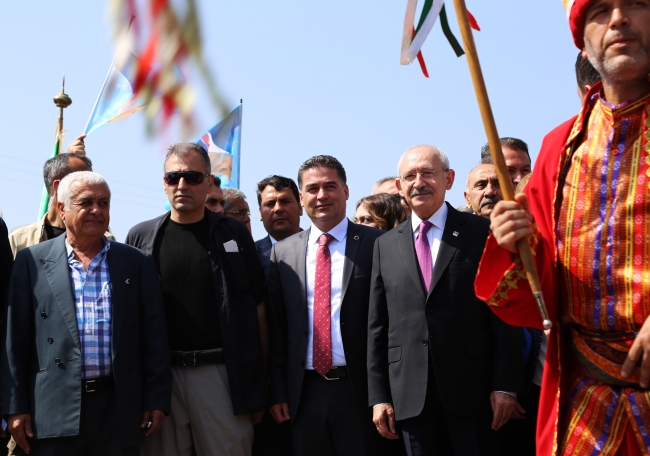 CHP Genel Başkanı Kılıçdaroğlu'ndan şehit ailelerine ziyaret