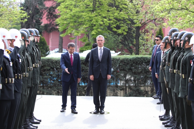 NATO Genel Sekreteri Stoltenberg, Milli Savunma Bakanı Canikli ile görüştü