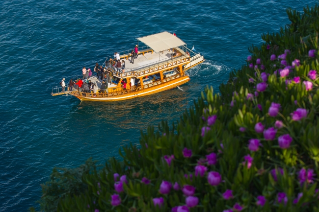 "Akdeniz'in incisi"ni bahar güzelliği sardı