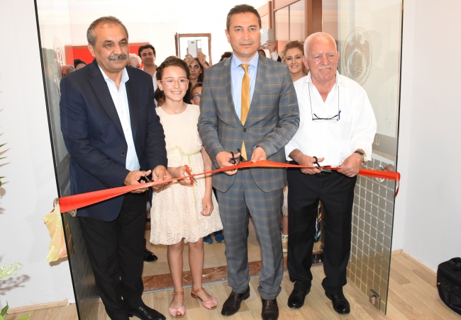 11 yaşındaki Rana Kuru resim sergisi açtı