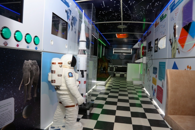 Hurda otobüs, bilim merkezine dönüştü