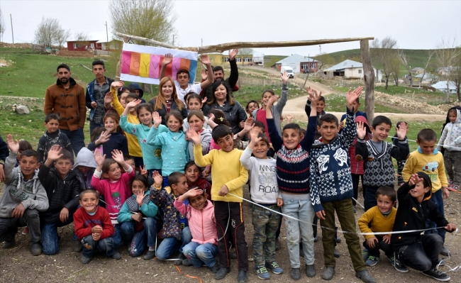 Muşlu çocuklar 'Köyvivor' ile eğleniyor