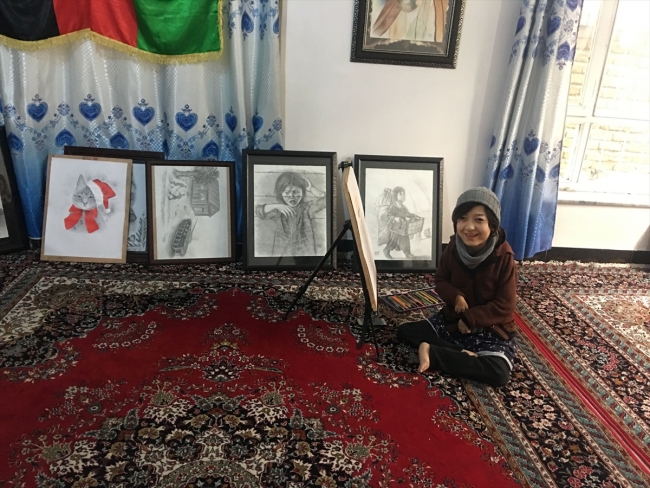 Muhammedi, Afgan kadınının çilesini ağzıyla çizdiği resimlerle anlatıyor