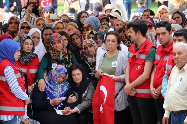 Şırnak şehitlerini, binlerce insan son yolculuğuna uğurladı