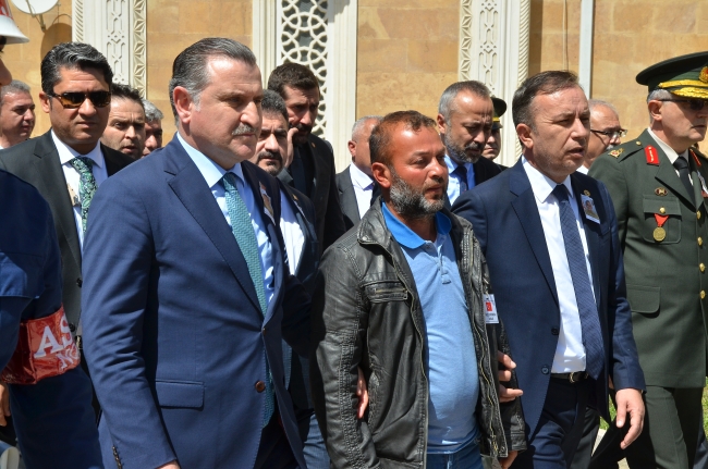 Şırnak şehitlerini, binlerce insan son yolculuğuna uğurladı