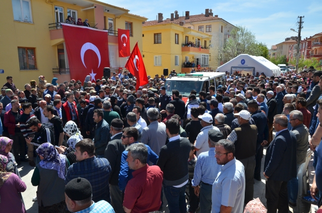 Şırnak şehitlerini, binlerce insan son yolculuğuna uğurladı