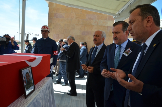 Şırnak şehitlerini, binlerce insan son yolculuğuna uğurladı