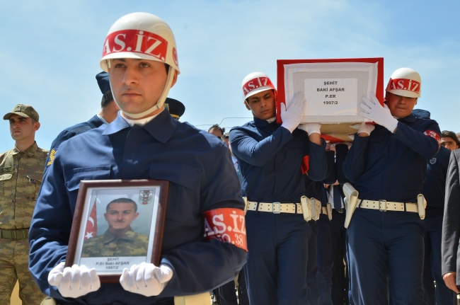 Şırnak şehitlerini, binlerce insan son yolculuğuna uğurladı