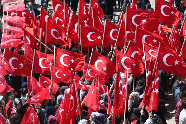 Şırnak şehitlerini, binlerce insan son yolculuğuna uğurladı