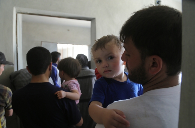 Doğu Guta'dan göç eden çocuklara aşı yapıldı