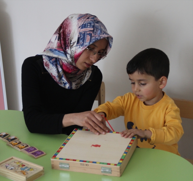 Aynur Çemberlitaş, hayatını otizmli oğluna adadı