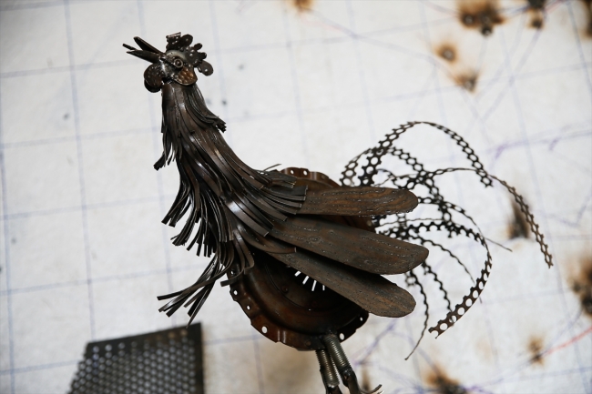 Hurdaları sanat eserine dönüştürüyor