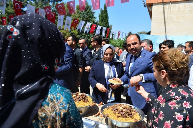 Şanlıurfa'da yöresel lezzetler turistlere ikram edildi