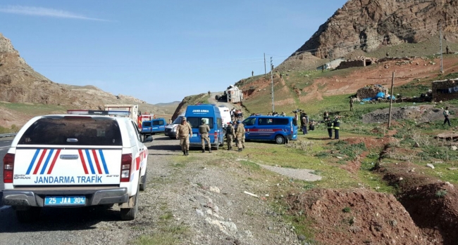 Erzurum'da göçmenleri taşıyan kamyon devrildi: 1 ölü, 30 yaralı