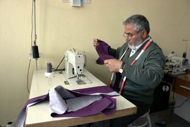 Sinan Emirhan'ın hayatı iğne iplikle geçti