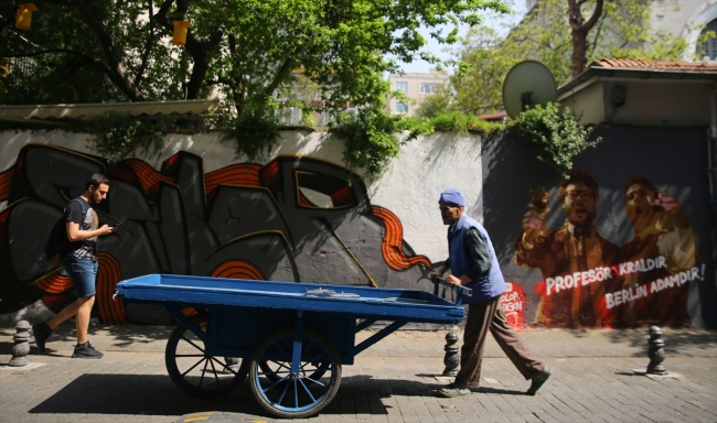 İstanbul'un sokaklarını "Sailor Bedae" renklendiriyor