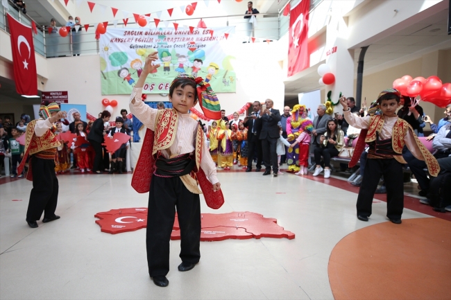 Hasta çocuklar için 23 Nisan kutlaması yapıldı
