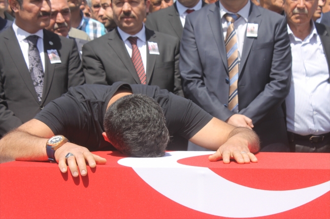 Hatay'da şehit olan asker son yolculuğuna uğurlandı