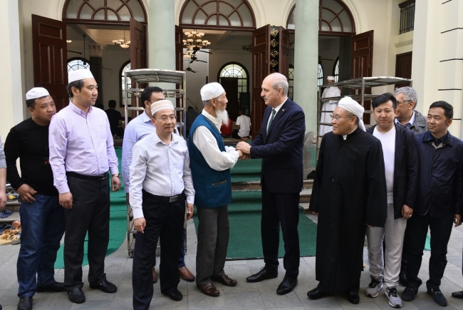 Bakan Kurtulmuş'tan Çin'deki Müslümanlara Türkiye'de eğitim önerisi