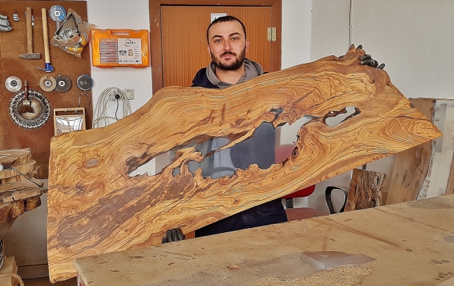 Budanan ağaçlar onun ellerinde yeni bir form kazanıyor