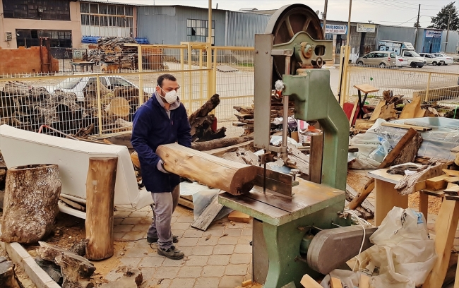 Budanan ağaçlar onun ellerinde yeni bir form kazanıyor