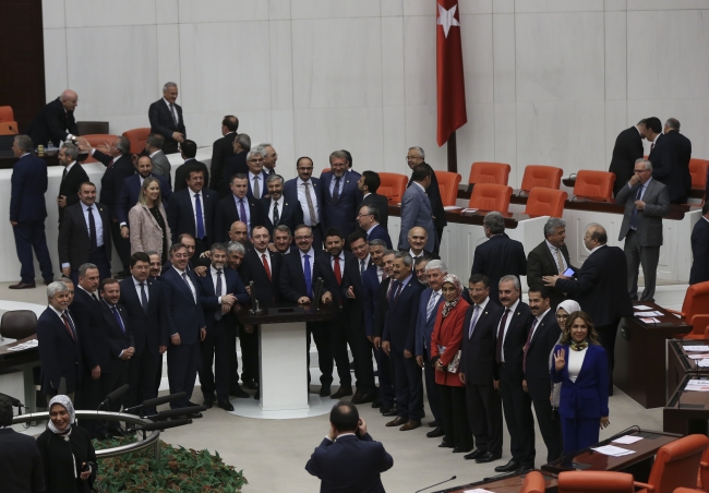 Seçim teklifi 386 oyla TBMM'de kabul edildi