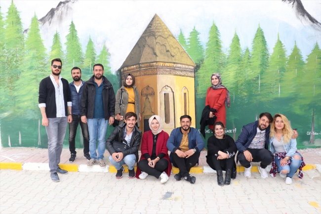 Teröristlerin yaktığı okulu üniversite öğrencileri güzelleştirdi