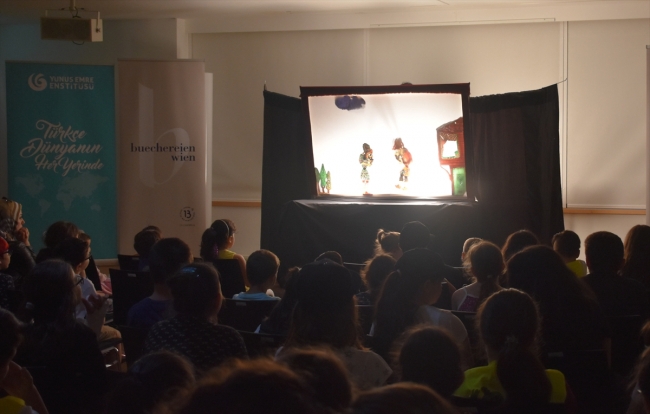 23 Nisan dünyanın dört bir yanında kutlanıyor