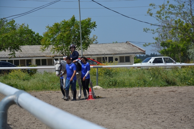 Üniversite öğrencilerinden "Engelsiz Yarınlara Dörtnala" projesi