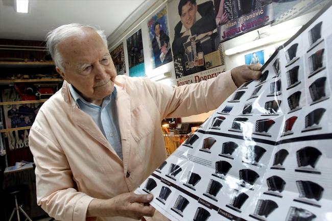 65 yıllık akordeon ustası mesleğini bırakmıyor