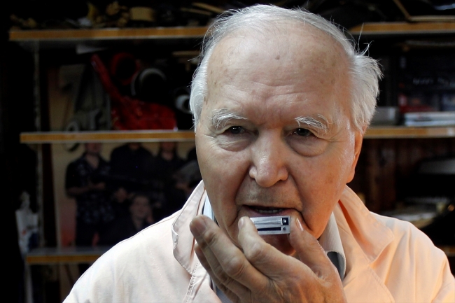 65 yıllık akordeon ustası mesleğini bırakmıyor