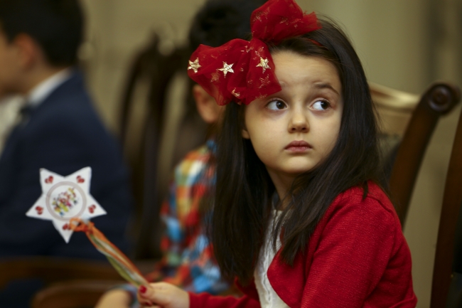 Milli Eğitim Bakan'ı Yılmaz koltuğunu ilkokul öğrencisi Gizem Ünal'a devretti