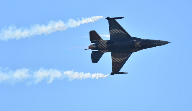 SOLOTÜRK'ün '23 Nisan' gösterisi nefes kesti