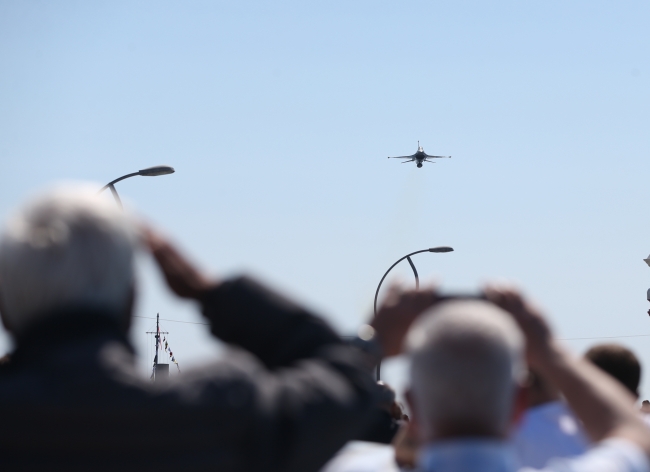 SOLOTÜRK'ün '23 Nisan' gösterisi nefes kesti