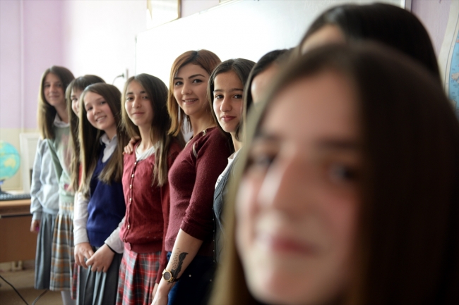 İlkokul öğrencilerine kuaför hizmeti