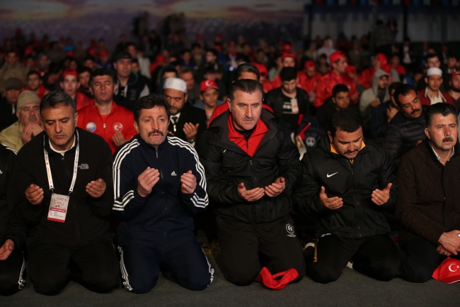 Çanakkale'de 10 bin Türk dedelerinin izinde yürüdü