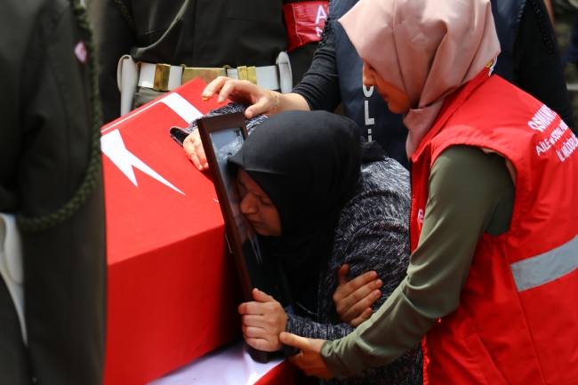 Şehit Uzman Çavuş İdris Özer, toprağa verildi